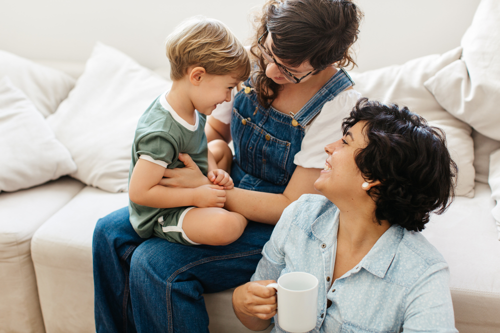 Como pessoas LGBTQIAPN+ podem ter filhos? - Clínica Pluris